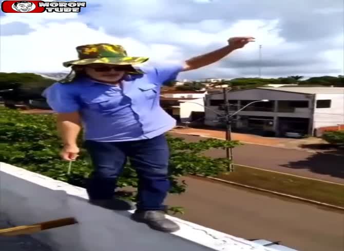 Video :It's not a good idea for an elderly person to take the course (broken leg)
